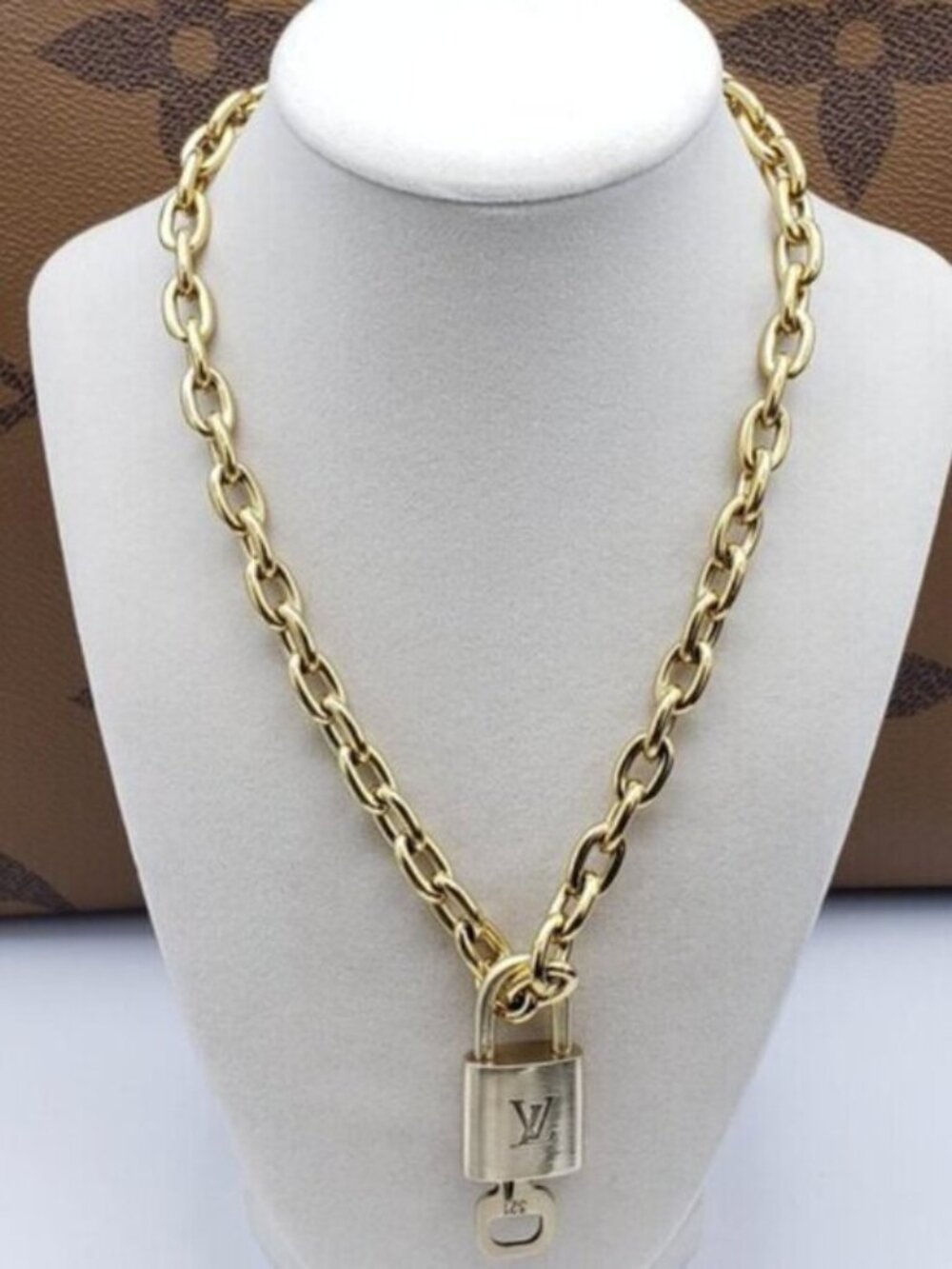 18K Gold-Plated Necklace with Authentic Louis Vuitton Padlock - Picture 3 of 12